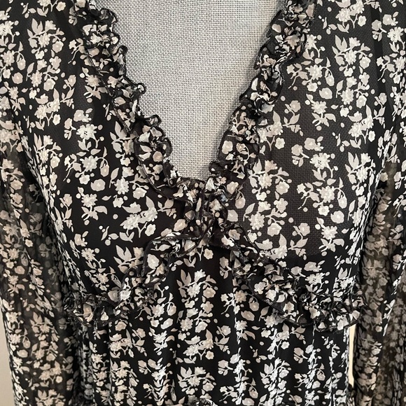 Express Black and White Floral Long Sleeve Dress. Size Small. - Picture 14 of 16